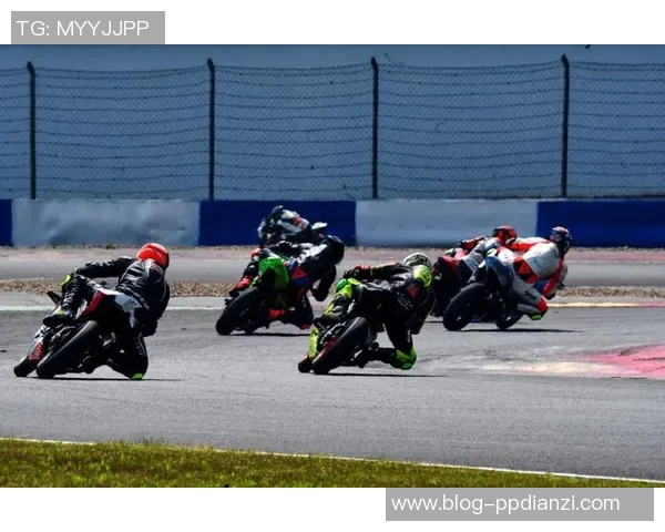 足球杯锦州盛况空前球迷热情高涨赛事精彩纷呈 足球杯锦州盛况空前球迷热情高涨赛事精彩纷呈